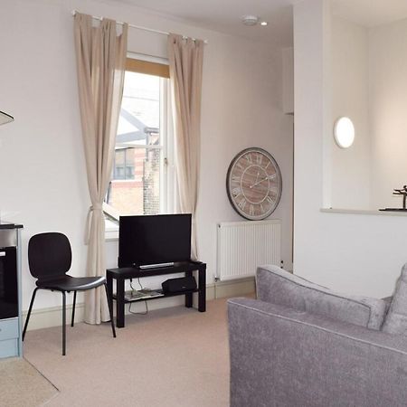 Stylish Light-Filled 1 Bedroom Flat In Hammersmith Лондон Экстерьер фото